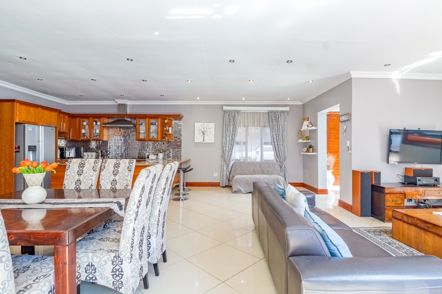 To Let 4 Bedroom Property for Rent in Silver Lakes Golf Estate Gauteng