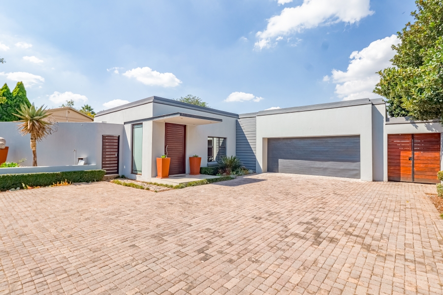 To Let 4 Bedroom Property for Rent in Silver Lakes Golf Estate Gauteng