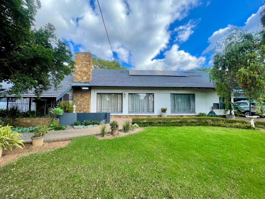 5 Bedroom Property for Sale in Maroelana Gauteng