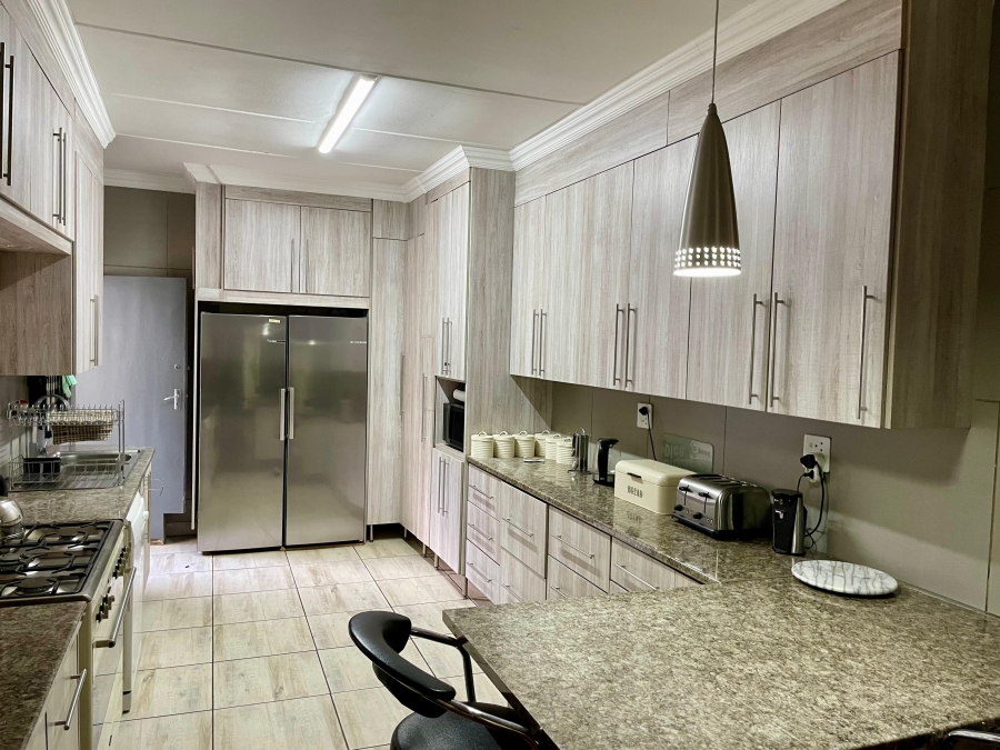 5 Bedroom Property for Sale in Maroelana Gauteng