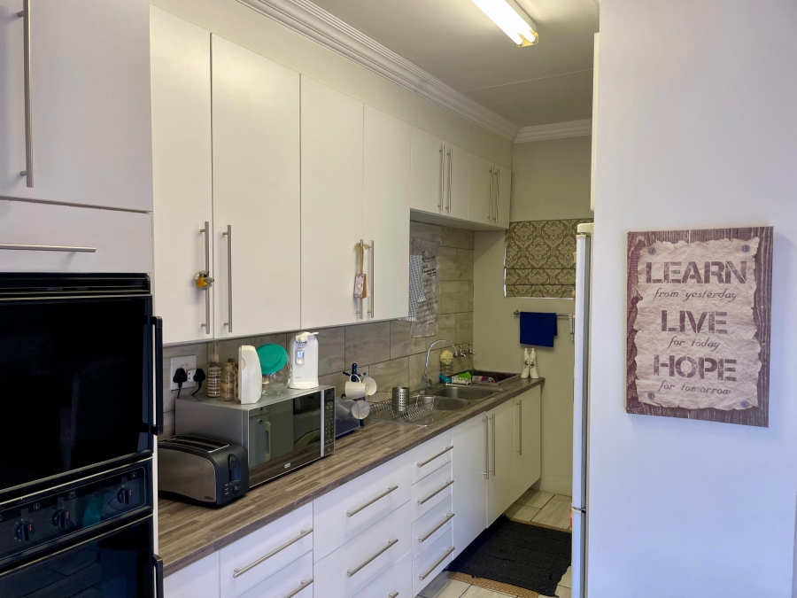 5 Bedroom Property for Sale in Maroelana Gauteng