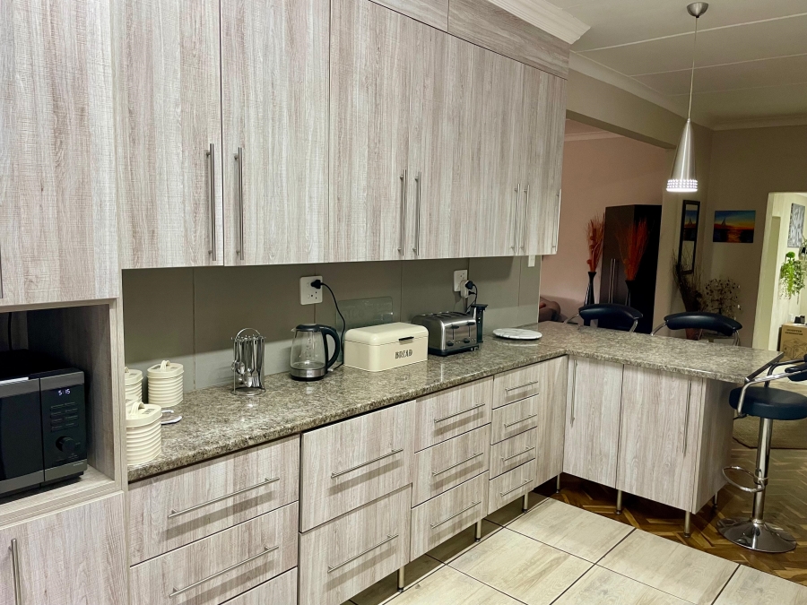 5 Bedroom Property for Sale in Maroelana Gauteng