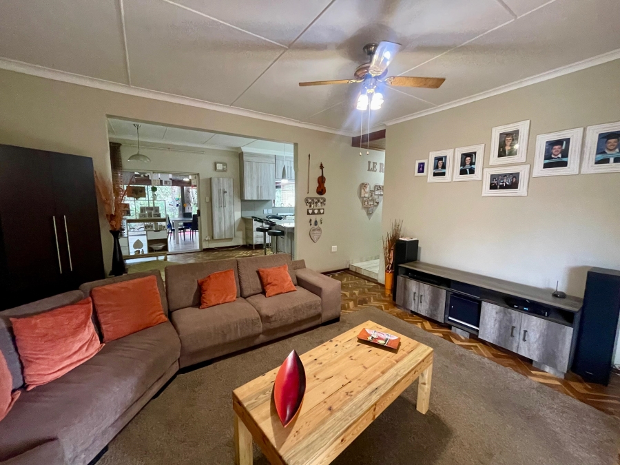 5 Bedroom Property for Sale in Maroelana Gauteng