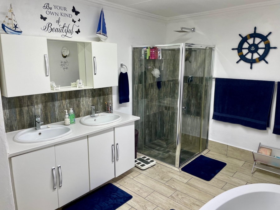 5 Bedroom Property for Sale in Maroelana Gauteng