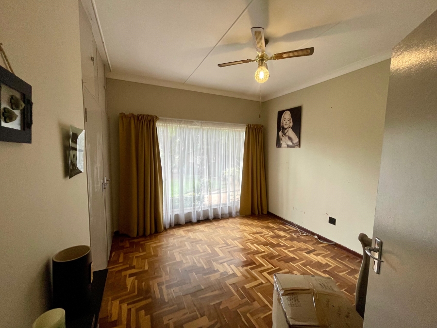 5 Bedroom Property for Sale in Maroelana Gauteng