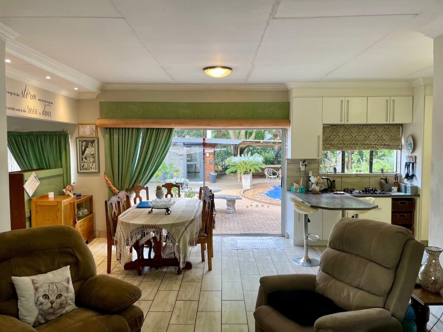 5 Bedroom Property for Sale in Maroelana Gauteng