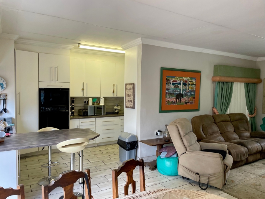 5 Bedroom Property for Sale in Maroelana Gauteng