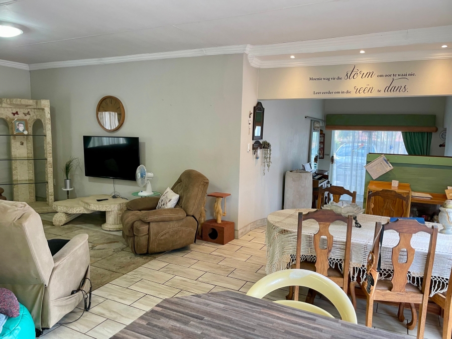 5 Bedroom Property for Sale in Maroelana Gauteng