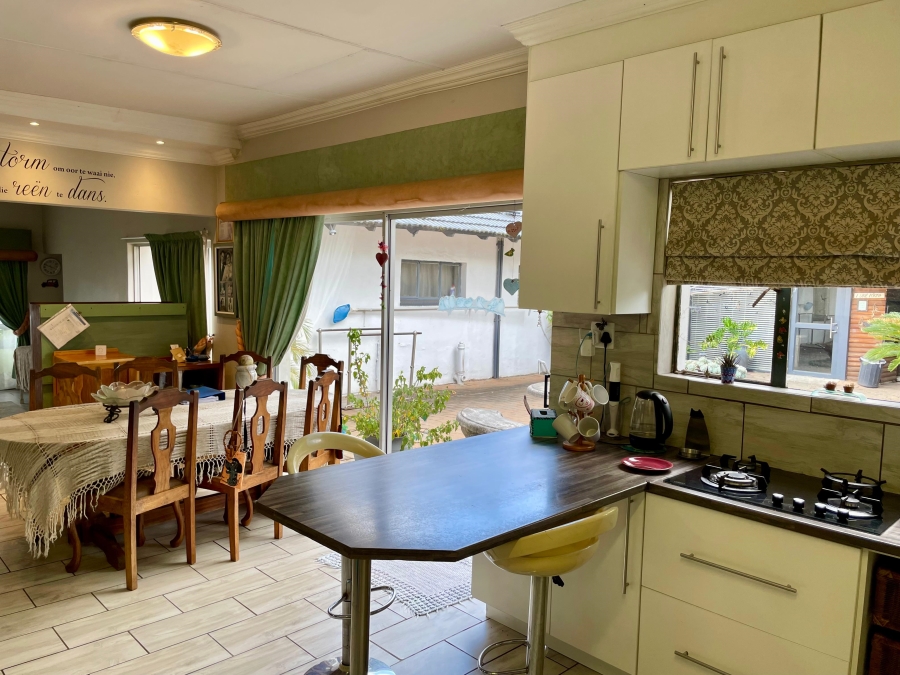 5 Bedroom Property for Sale in Maroelana Gauteng