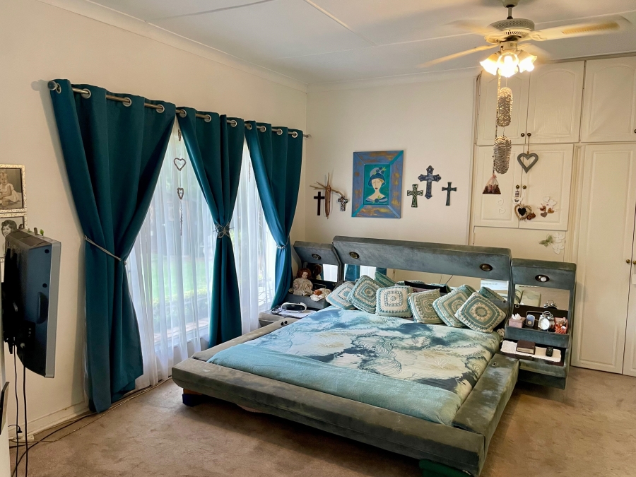 5 Bedroom Property for Sale in Maroelana Gauteng