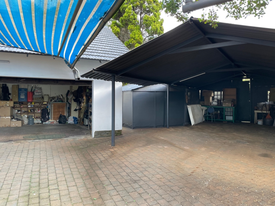 5 Bedroom Property for Sale in Maroelana Gauteng