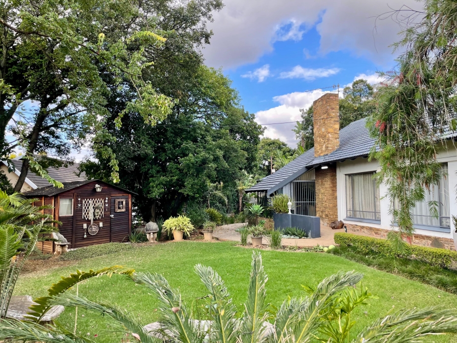 5 Bedroom Property for Sale in Maroelana Gauteng