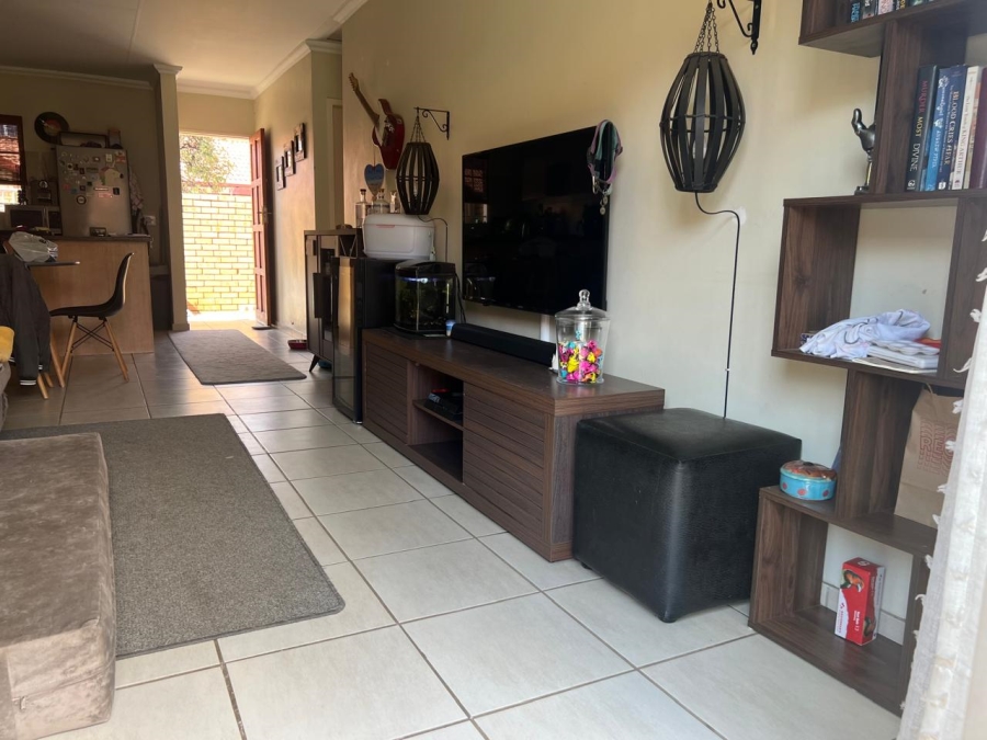 To Let 2 Bedroom Property for Rent in Equestria Gauteng