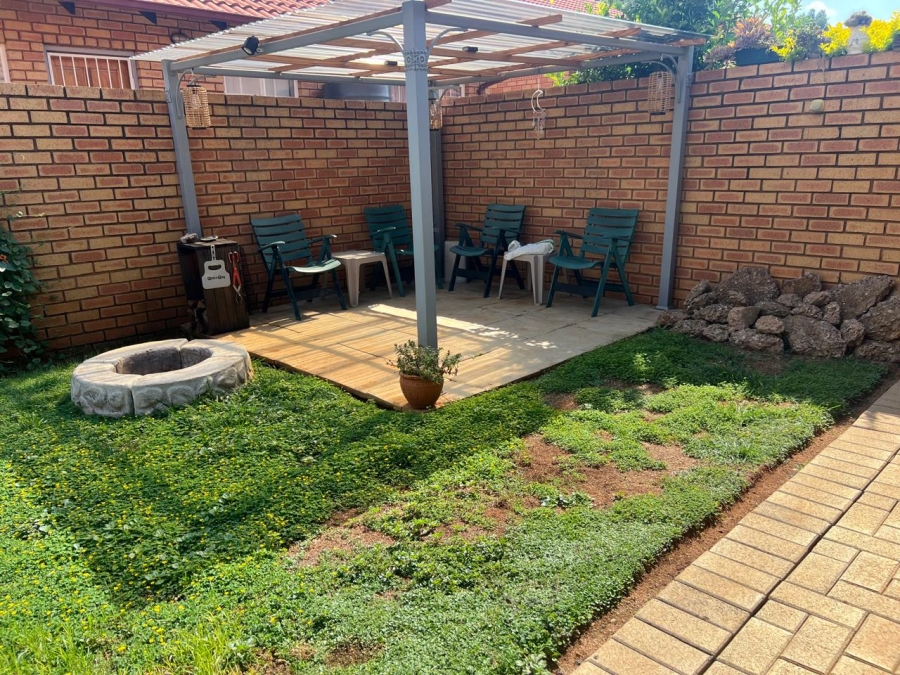 To Let 2 Bedroom Property for Rent in Equestria Gauteng