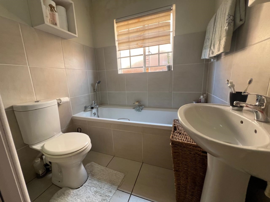 To Let 2 Bedroom Property for Rent in Equestria Gauteng