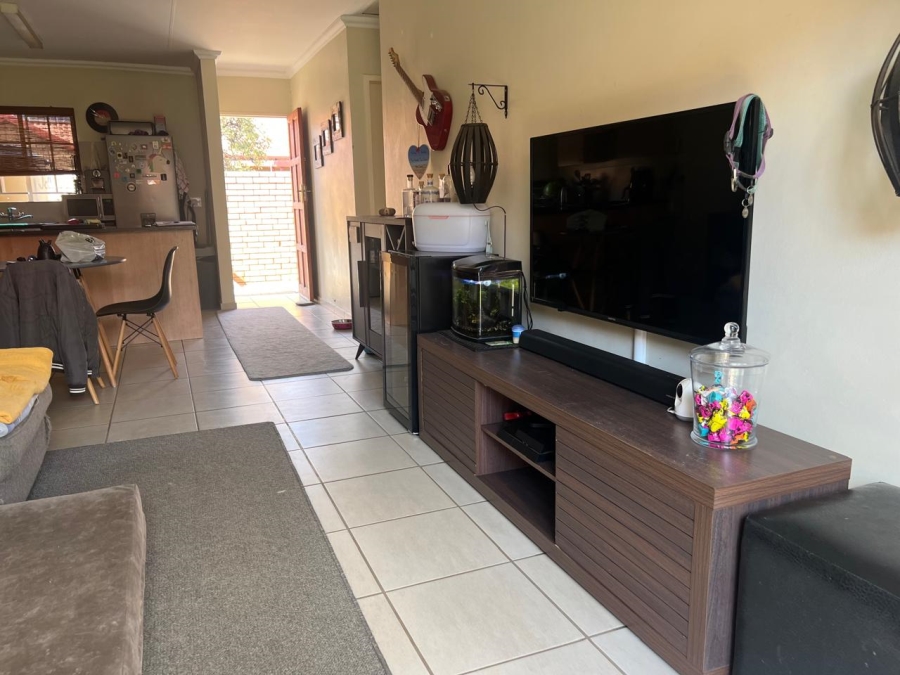 To Let 2 Bedroom Property for Rent in Equestria Gauteng