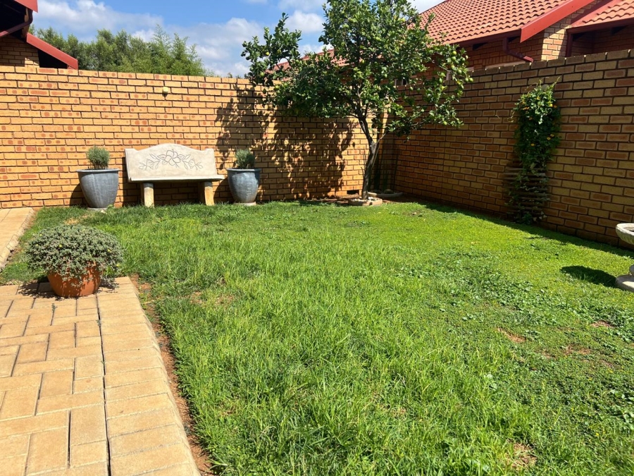 To Let 2 Bedroom Property for Rent in Equestria Gauteng