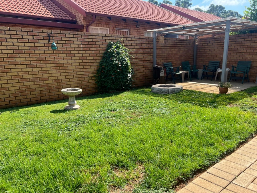 To Let 2 Bedroom Property for Rent in Equestria Gauteng