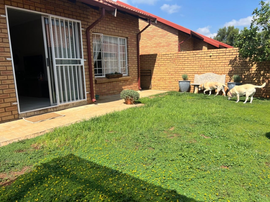 To Let 2 Bedroom Property for Rent in Equestria Gauteng