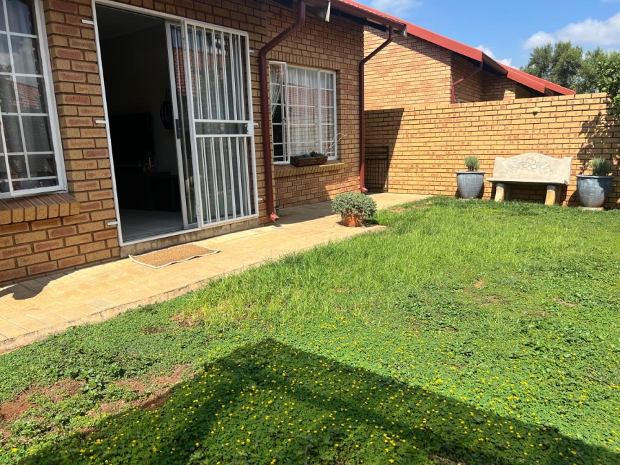 To Let 2 Bedroom Property for Rent in Equestria Gauteng