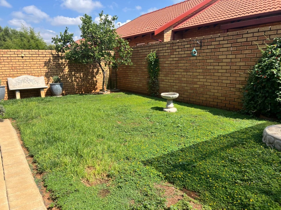 To Let 2 Bedroom Property for Rent in Equestria Gauteng