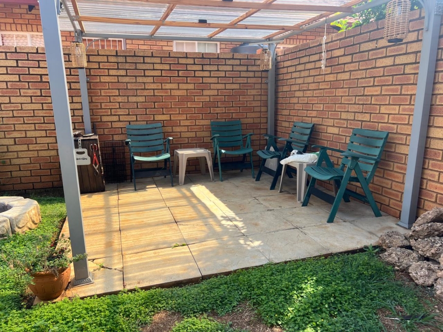 To Let 2 Bedroom Property for Rent in Equestria Gauteng
