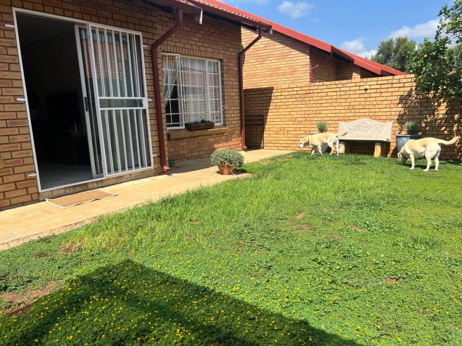 To Let 2 Bedroom Property for Rent in Equestria Gauteng