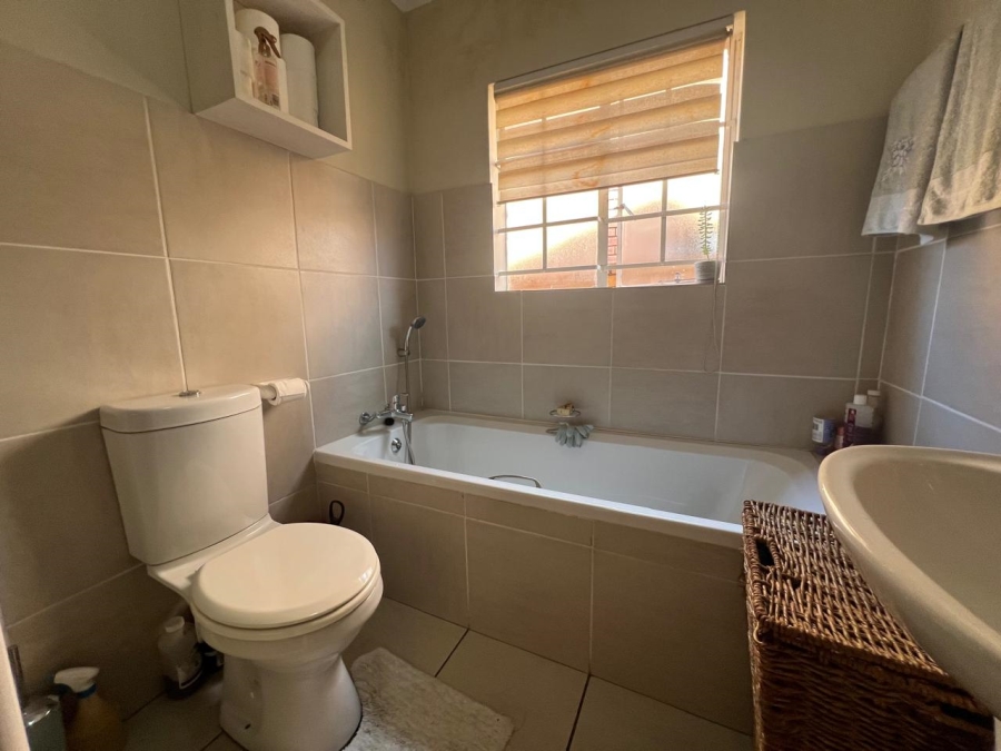 To Let 2 Bedroom Property for Rent in Equestria Gauteng