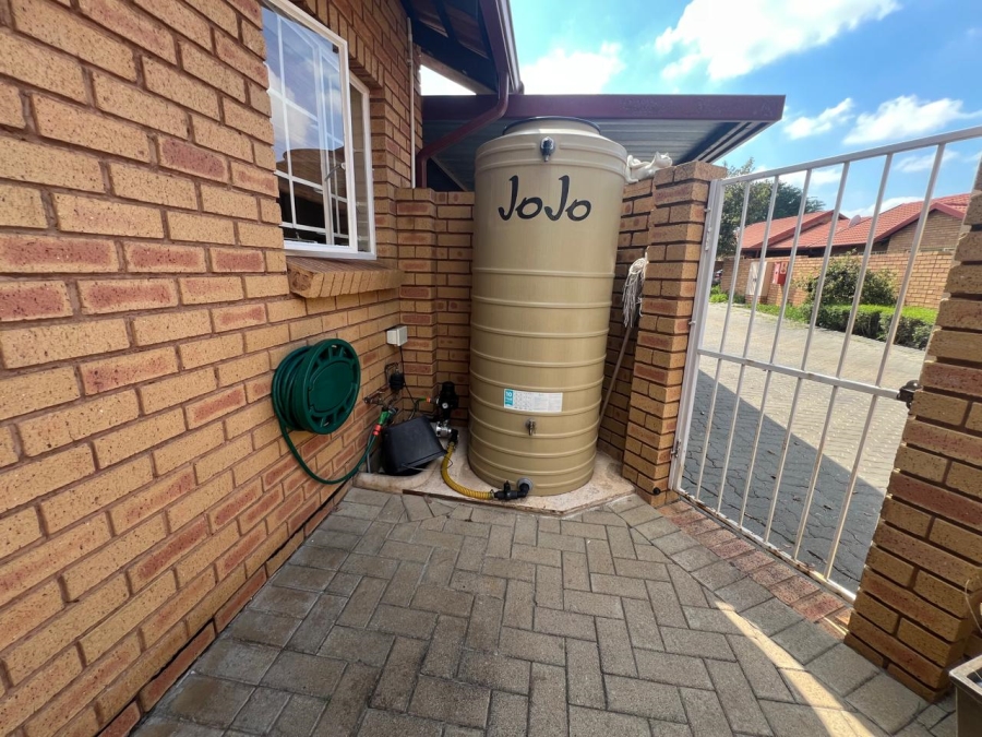 To Let 2 Bedroom Property for Rent in Equestria Gauteng