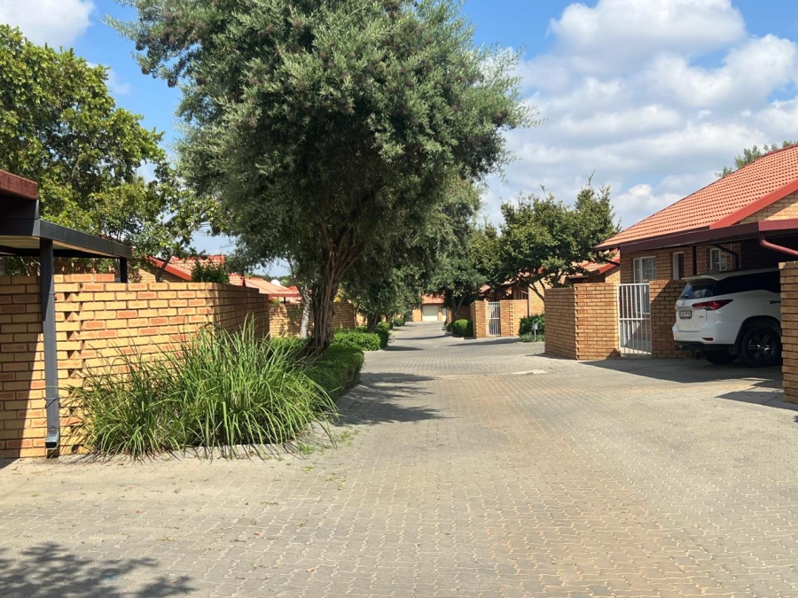 To Let 2 Bedroom Property for Rent in Equestria Gauteng