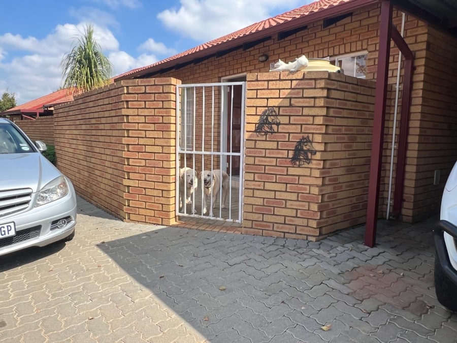 To Let 2 Bedroom Property for Rent in Equestria Gauteng