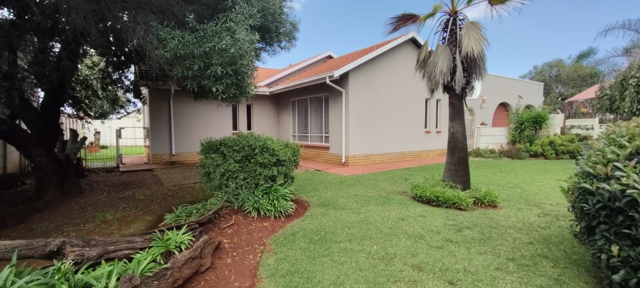 4 Bedroom Property for Sale in Westonaria Gauteng