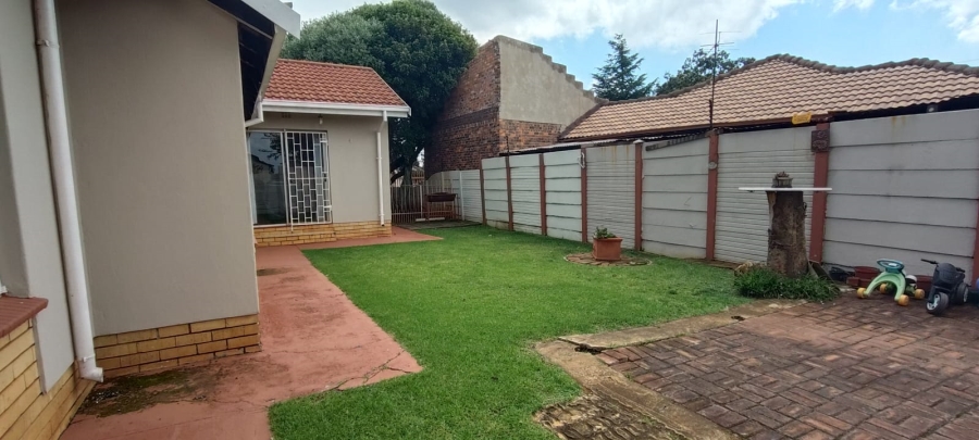 4 Bedroom Property for Sale in Westonaria Gauteng