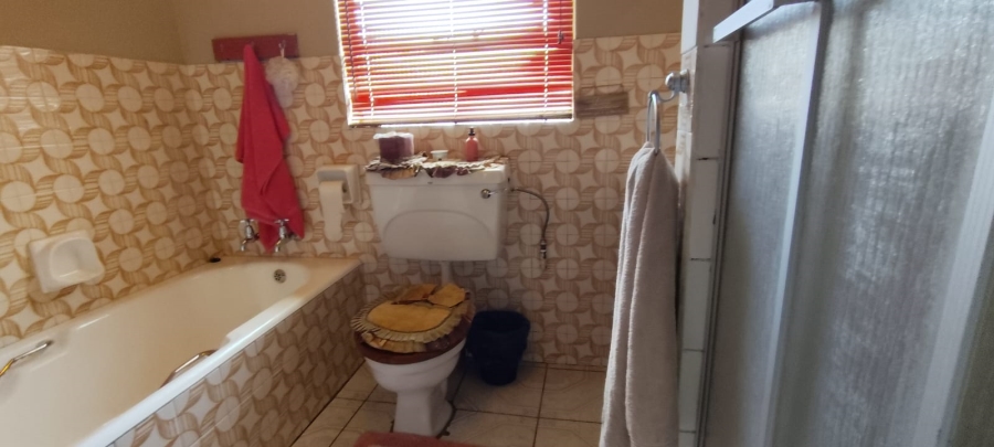 4 Bedroom Property for Sale in Westonaria Gauteng