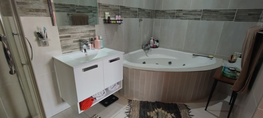 4 Bedroom Property for Sale in Westonaria Gauteng