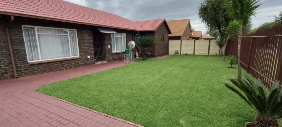 4 Bedroom Property for Sale in Westonaria Gauteng