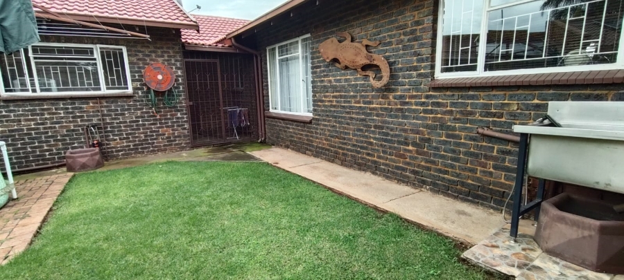 4 Bedroom Property for Sale in Westonaria Gauteng
