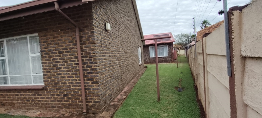 4 Bedroom Property for Sale in Westonaria Gauteng