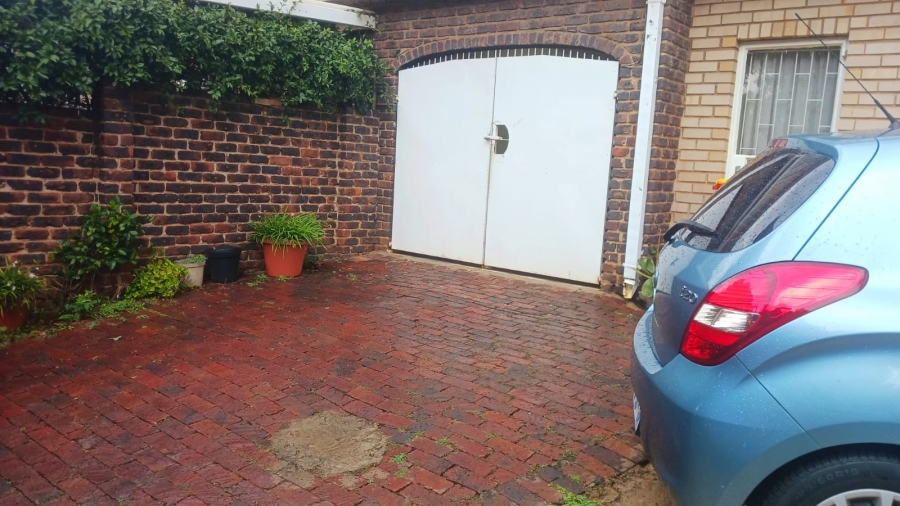 To Let 4 Bedroom Property for Rent in Windsor West Gauteng