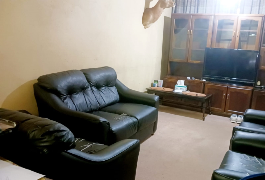 To Let 4 Bedroom Property for Rent in Windsor West Gauteng