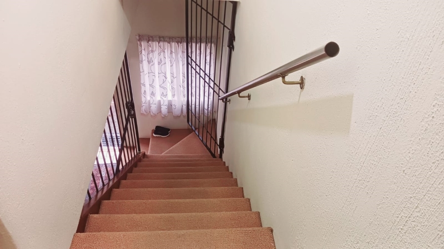 To Let 4 Bedroom Property for Rent in Windsor West Gauteng