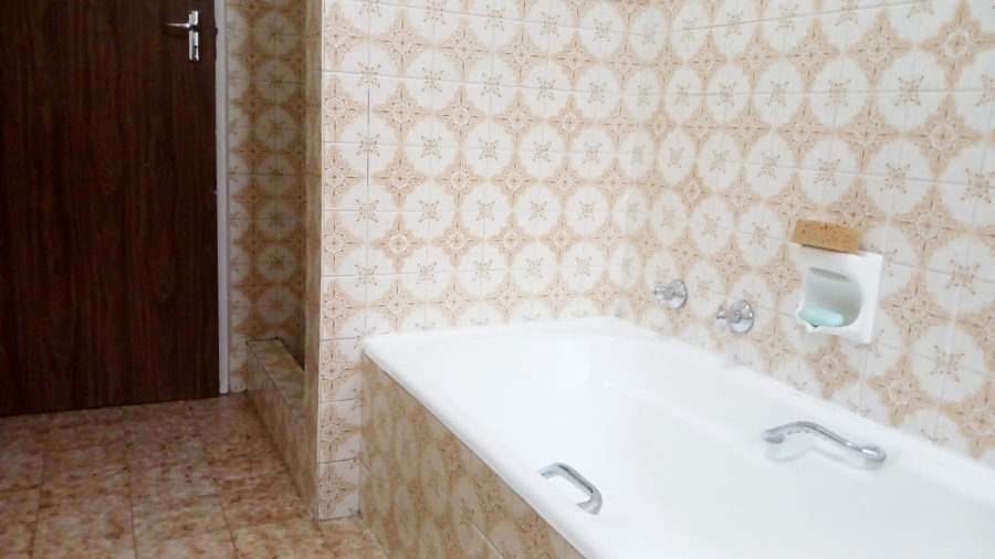 To Let 4 Bedroom Property for Rent in Windsor West Gauteng