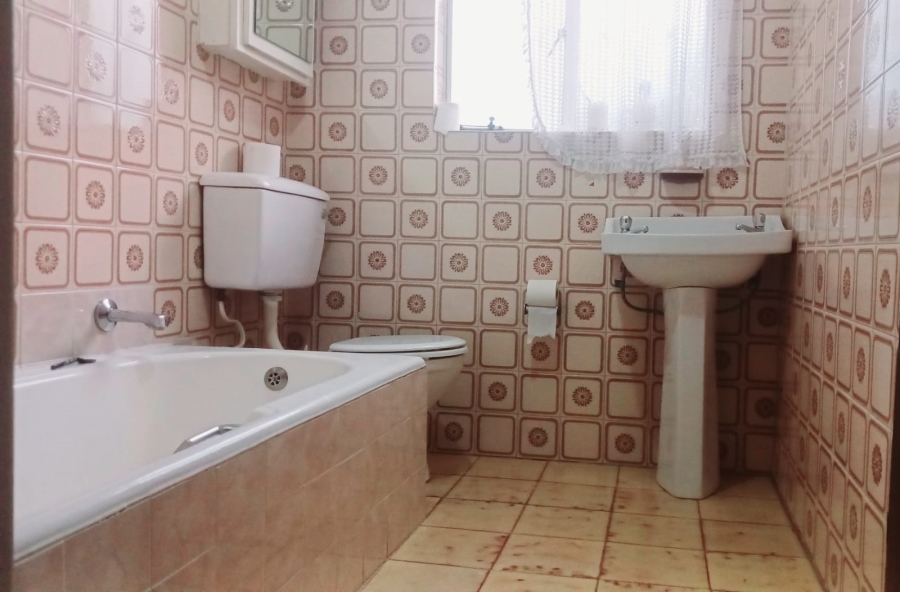 To Let 4 Bedroom Property for Rent in Windsor West Gauteng