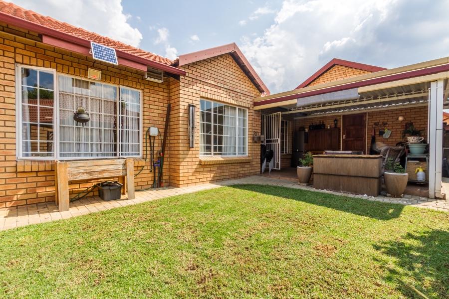 2 Bedroom Property for Sale in Equestria Gauteng