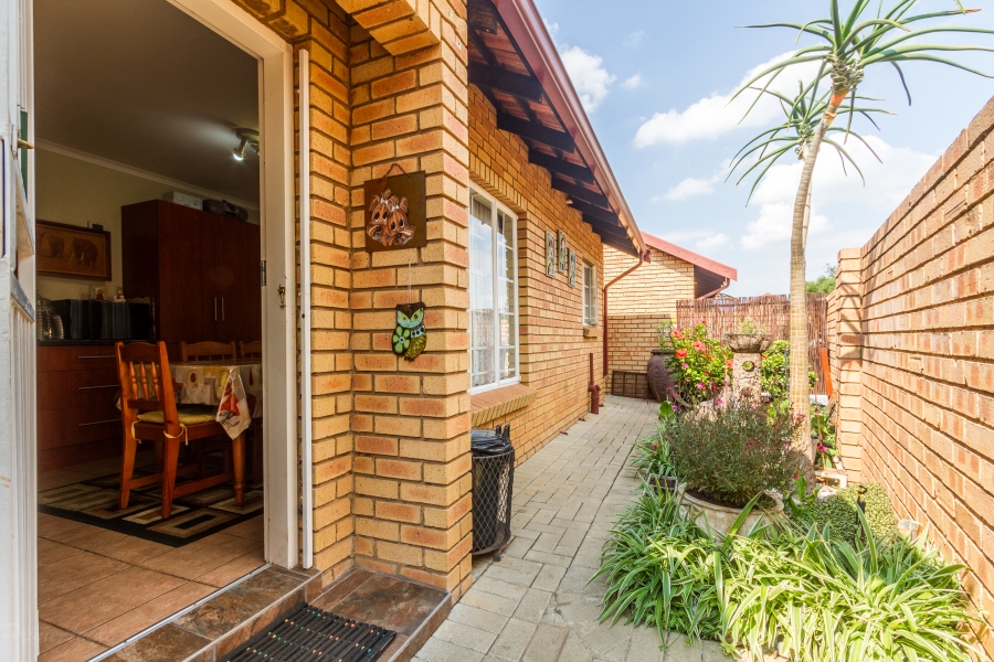 2 Bedroom Property for Sale in Equestria Gauteng