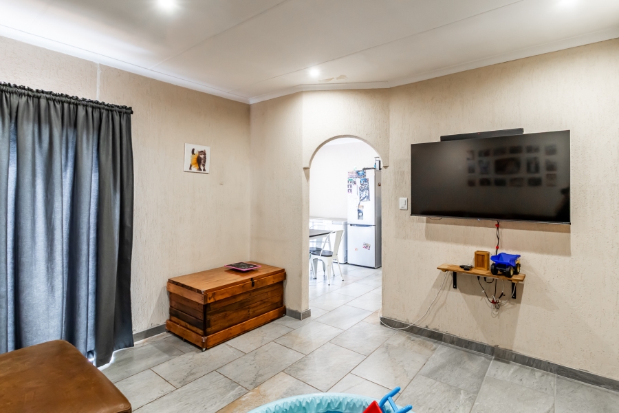 2 Bedroom Property for Sale in Waverley Gauteng