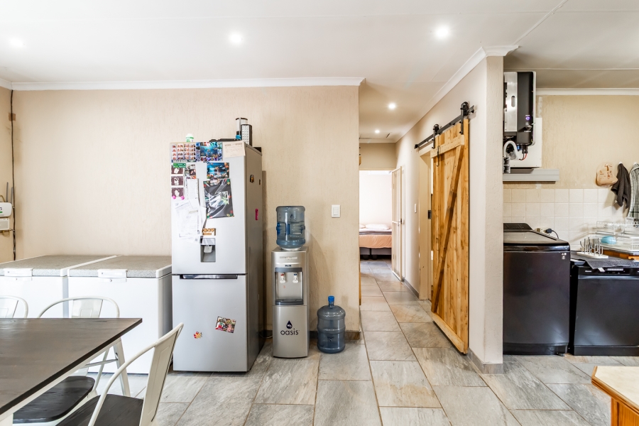 2 Bedroom Property for Sale in Waverley Gauteng