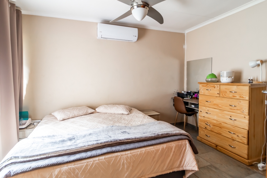 2 Bedroom Property for Sale in Waverley Gauteng