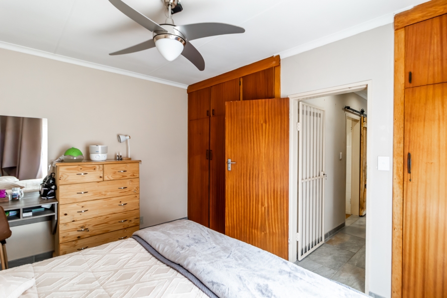 2 Bedroom Property for Sale in Waverley Gauteng