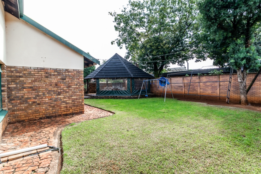 2 Bedroom Property for Sale in Waverley Gauteng